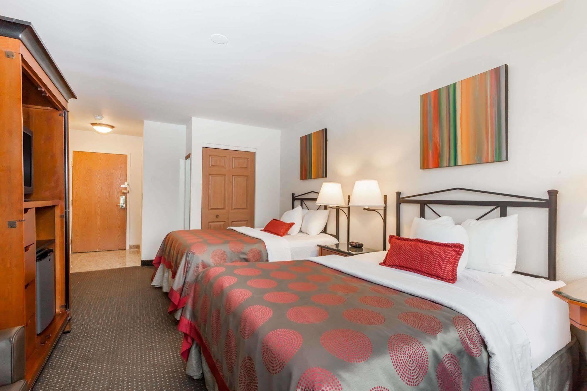 Ramada By Wyndham Rock Hill At Sullivan Center Экстерьер фото