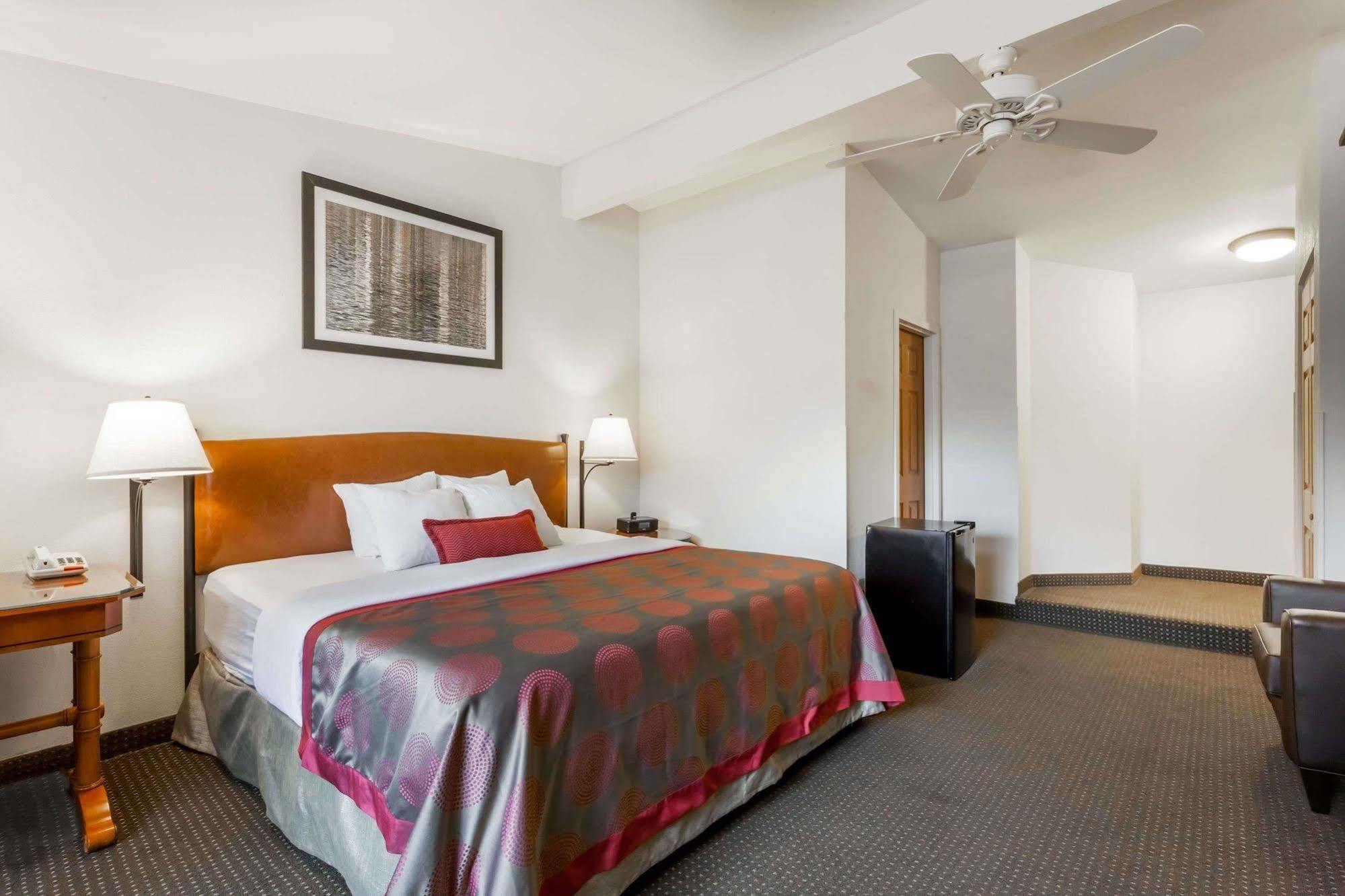 Ramada By Wyndham Rock Hill At Sullivan Center Экстерьер фото